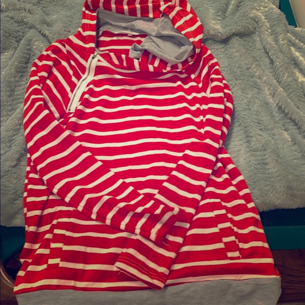 Women’s lightweight hoodie. M. Good shell.